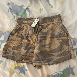 HIGH WAISTED CAMO SHORTS
